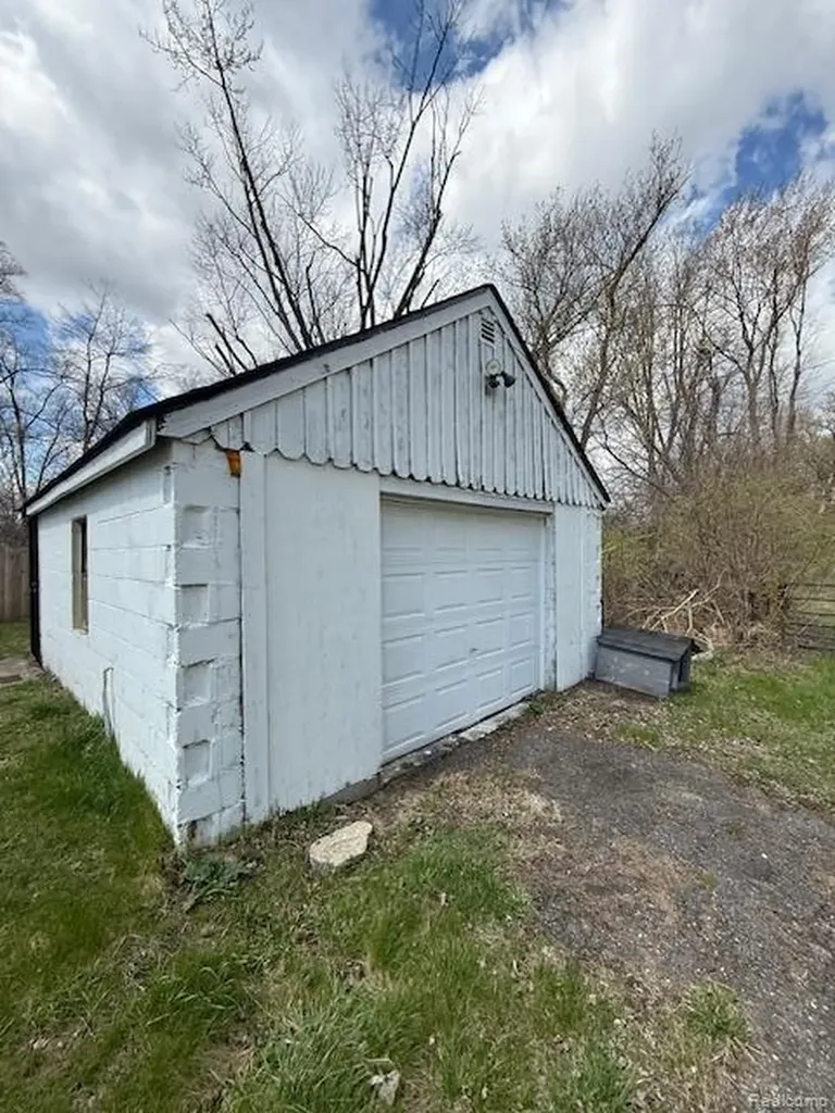 21530 W Davison Street Detroit City MI 48223