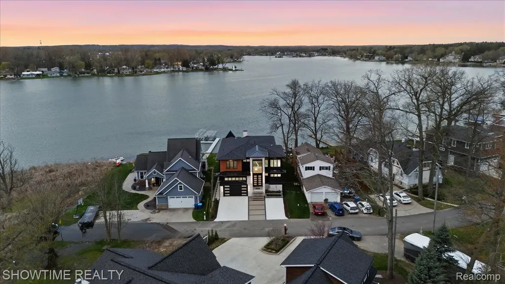 13281 Haddon Street Fenton Charter Township MI 48430