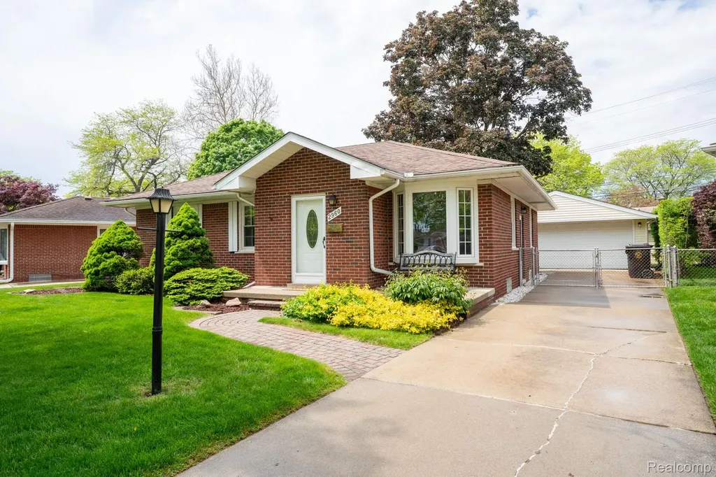 2960 Anna Court Trenton City MI 48183