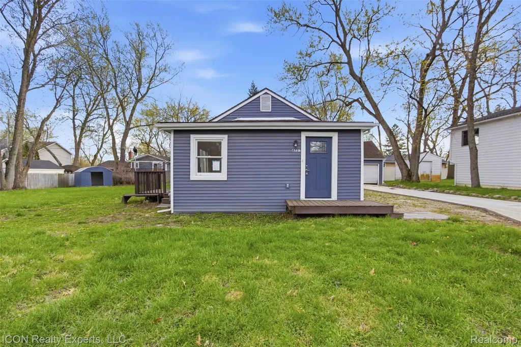 6759 Buckland Avenue West Bloomfield Charter Township MI 48324
