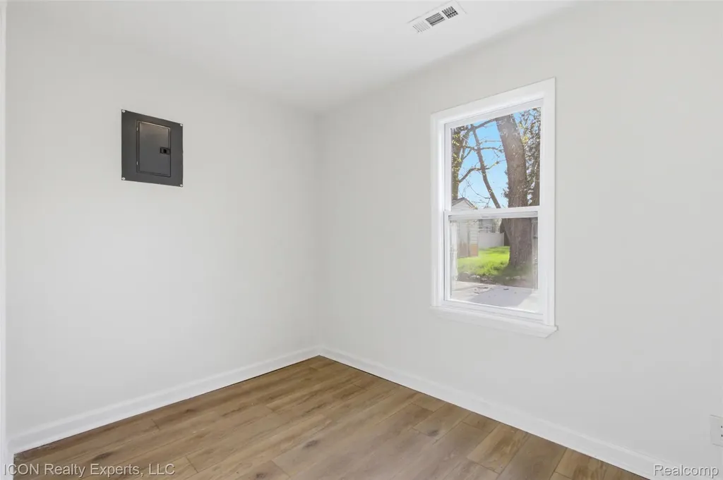 6759 Buckland Avenue West Bloomfield Charter Township MI 48324