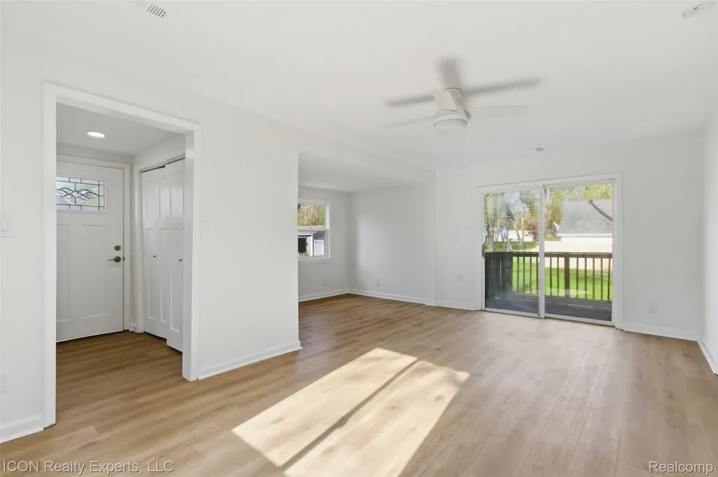 6759 Buckland Avenue West Bloomfield Charter Township MI 48324