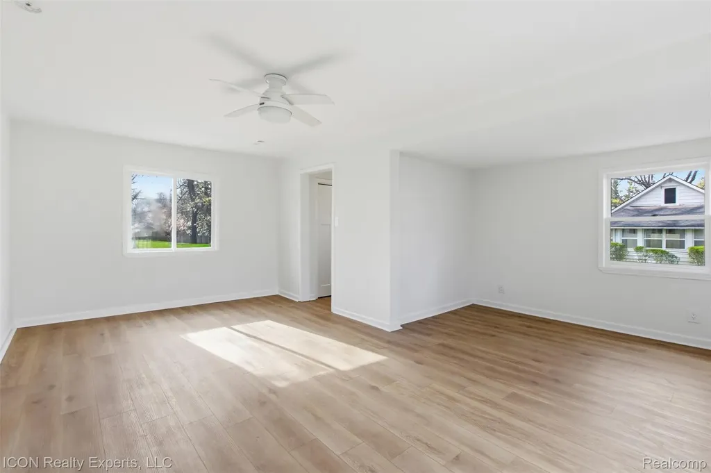 6759 Buckland Avenue West Bloomfield Charter Township MI 48324