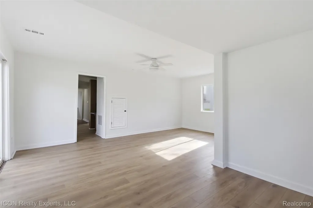 6759 Buckland Avenue West Bloomfield Charter Township MI 48324