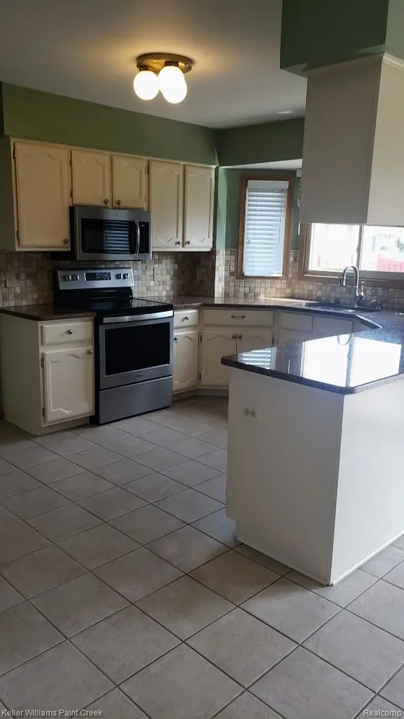 33842 Morningside Fraser City MI 48026