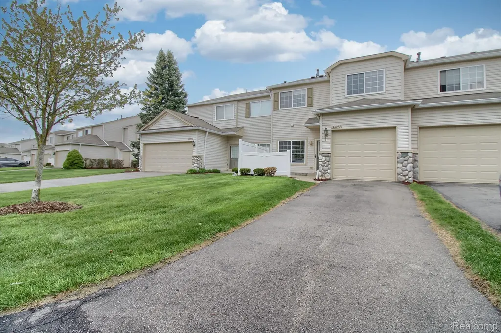 26793 Kirkway Circle Woodhaven City MI 48183