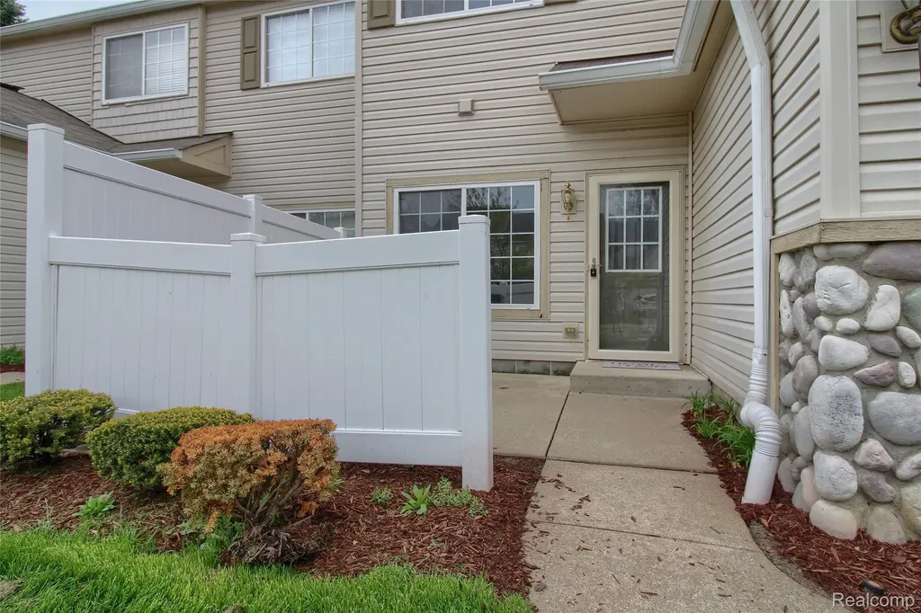 26793 Kirkway Circle Woodhaven City MI 48183