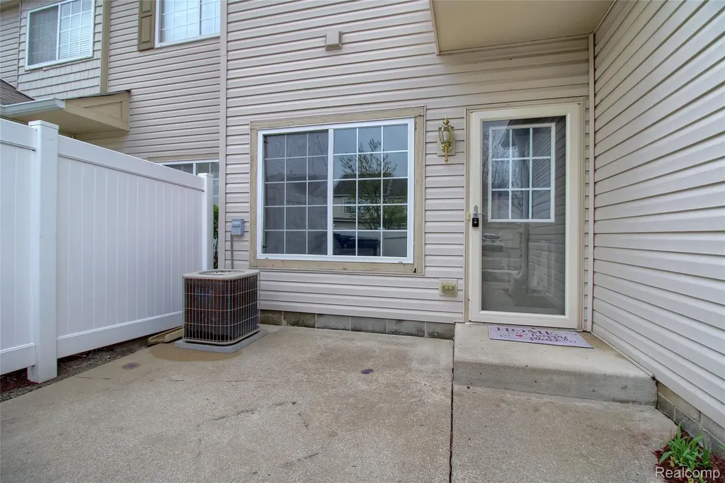 26793 Kirkway Circle Woodhaven City MI 48183