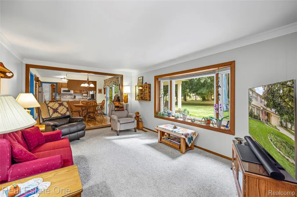 17486 Country Club Drive Livonia City MI 48152
