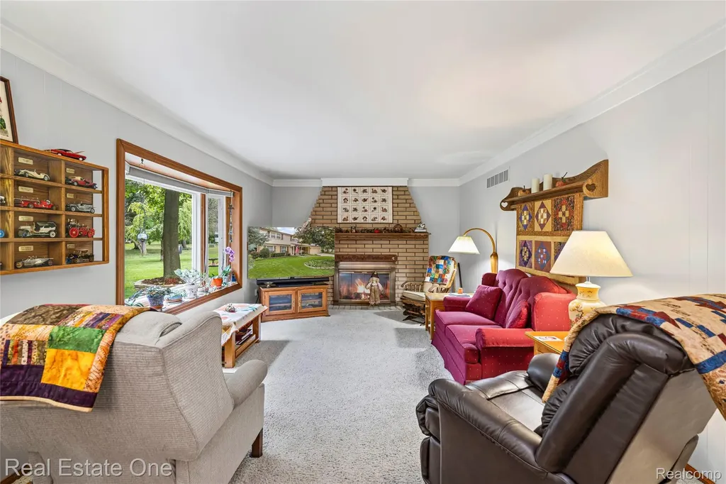 17486 Country Club Drive Livonia City MI 48152