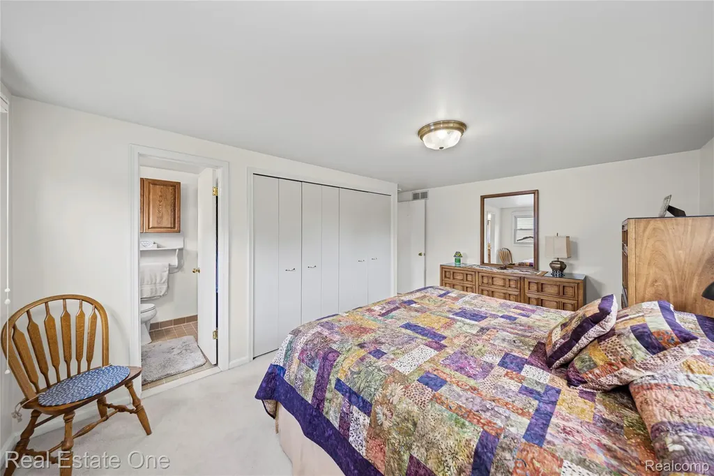 17486 Country Club Drive Livonia City MI 48152