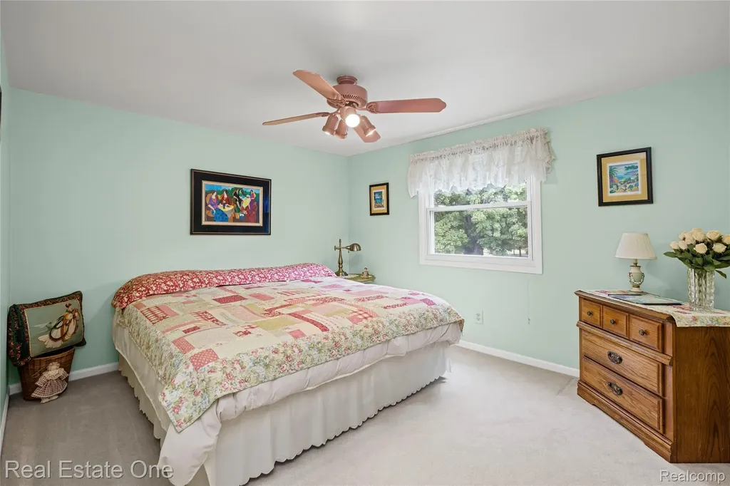 17486 Country Club Drive Livonia City MI 48152