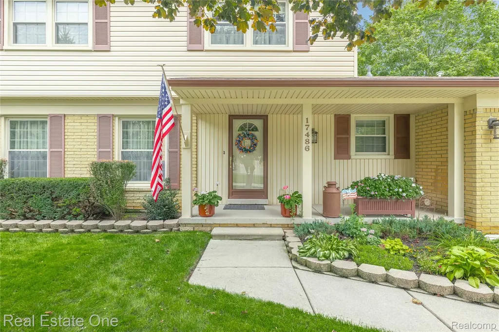 17486 Country Club Drive Livonia City MI 48152