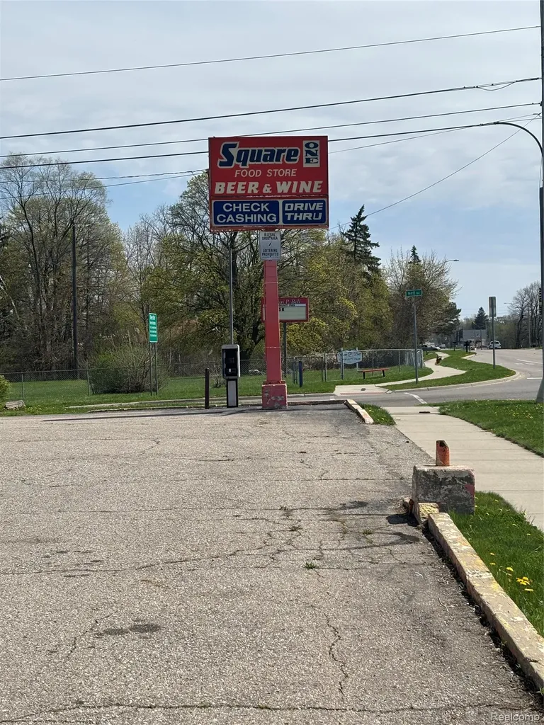 2008 W Coldwater Road Mt. Morris Township MI 48505
