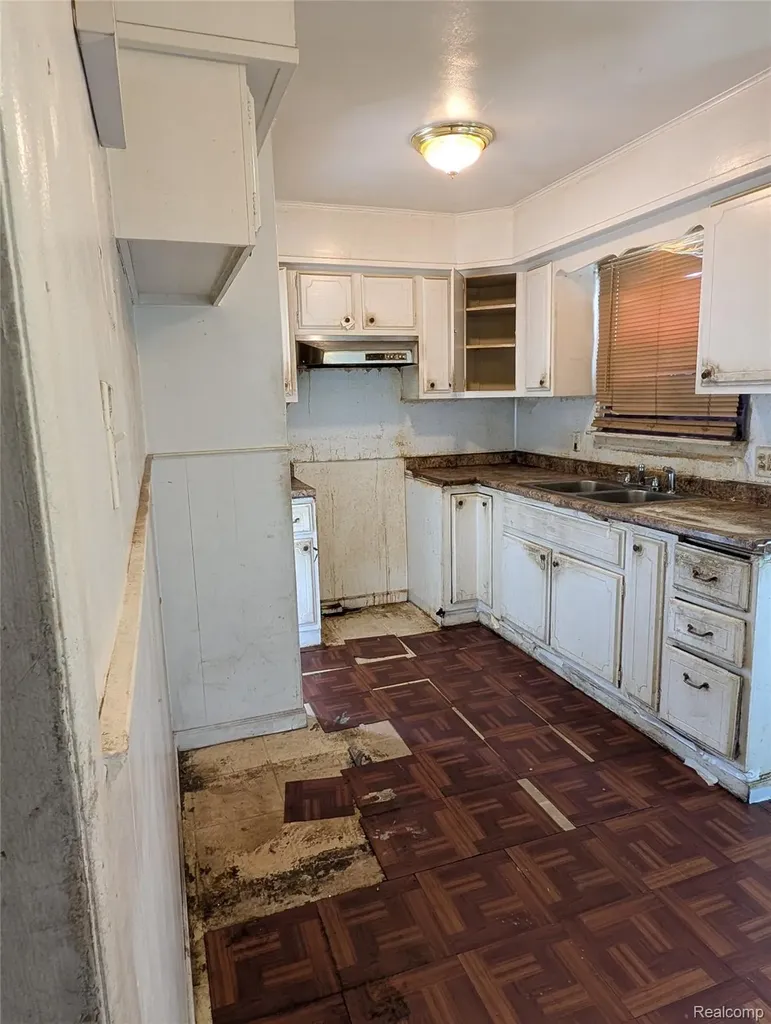 20505 Hamburg Street Detroit City MI 48205