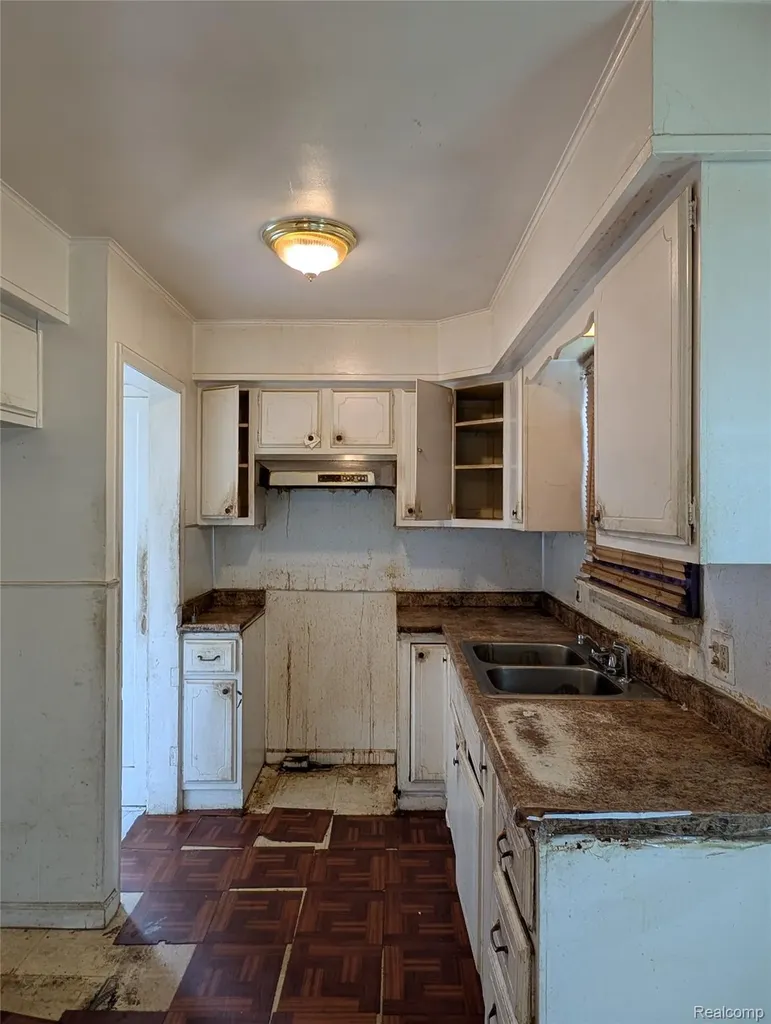 20505 Hamburg Street Detroit City MI 48205