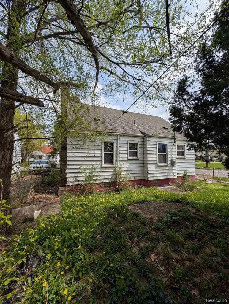 20505 Hamburg Street Detroit City MI 48205