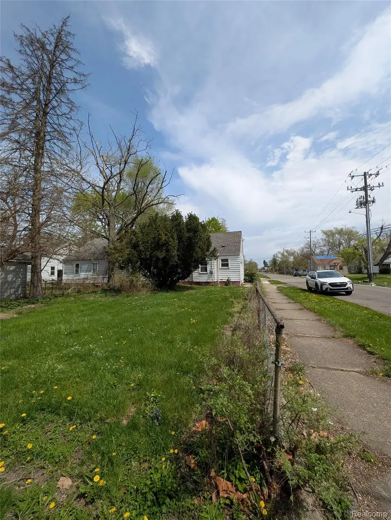 20505 Hamburg Street Detroit City MI 48205
