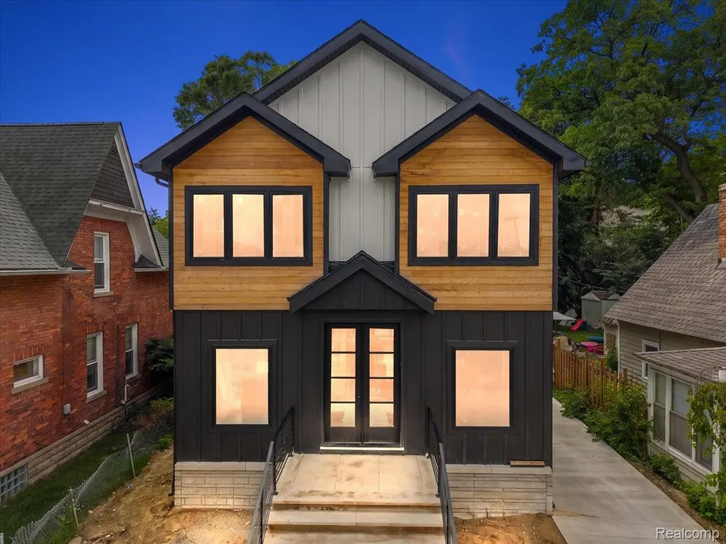 205 Pine Street Rochester City MI 48307