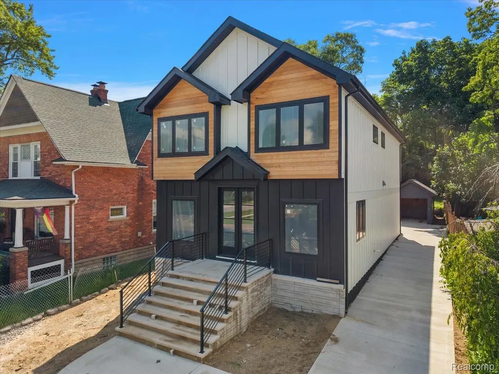205 Pine Street Rochester City MI 48307