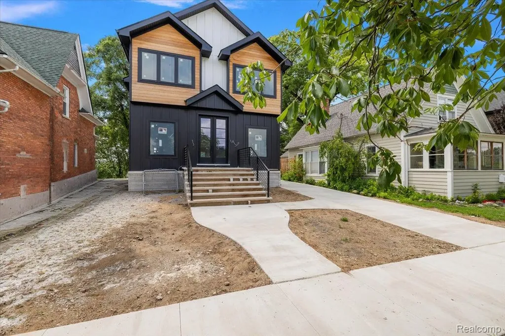 205 Pine Street Rochester City MI 48307