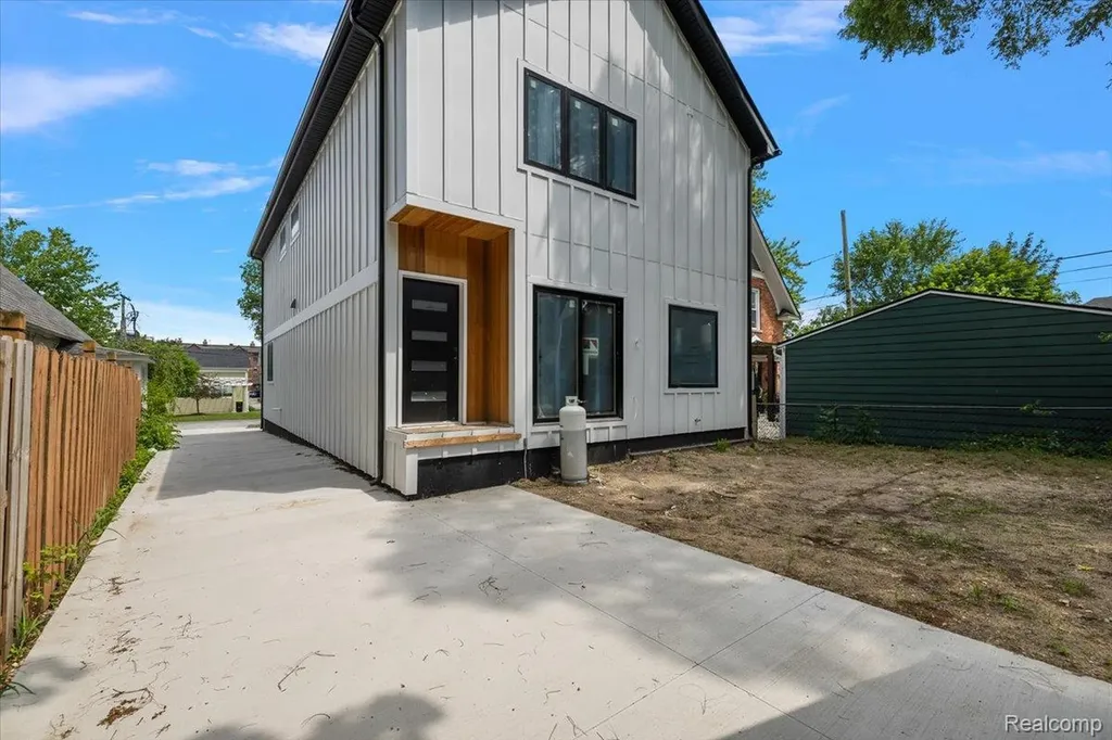 205 Pine Street Rochester City MI 48307
