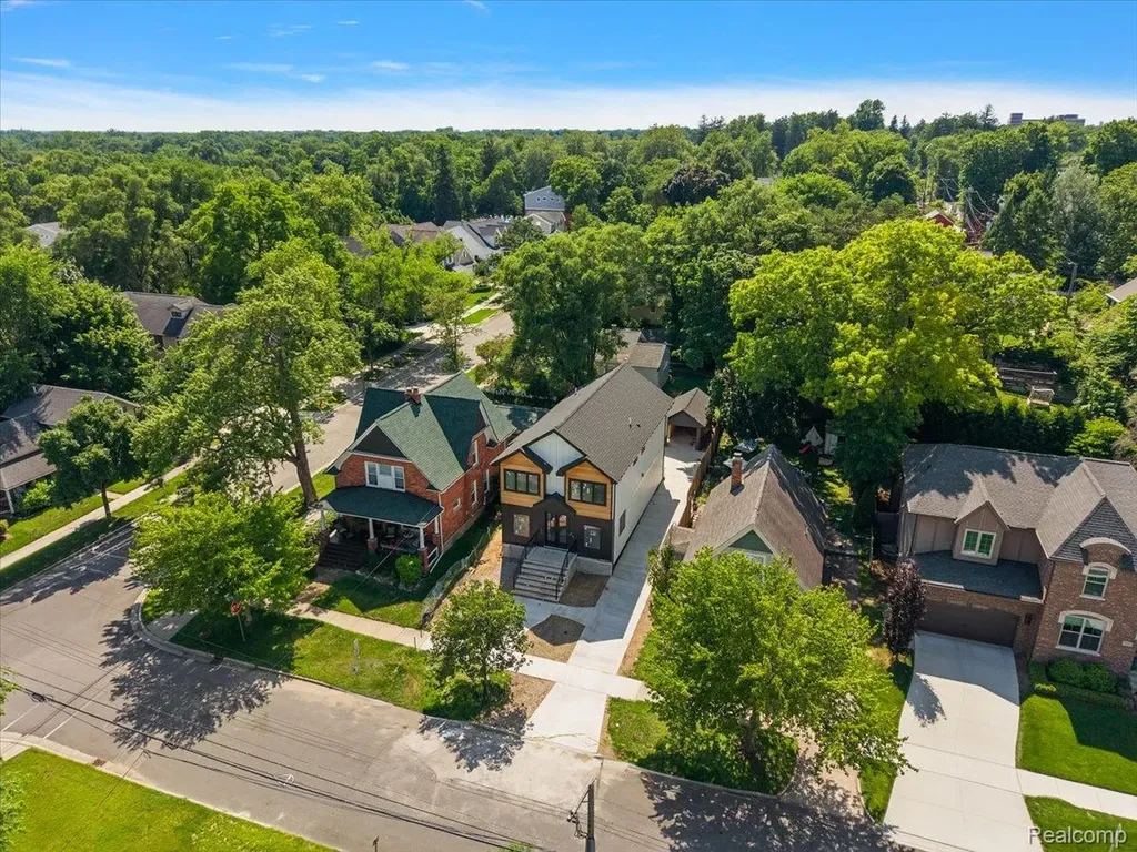 205 Pine Street Rochester City MI 48307