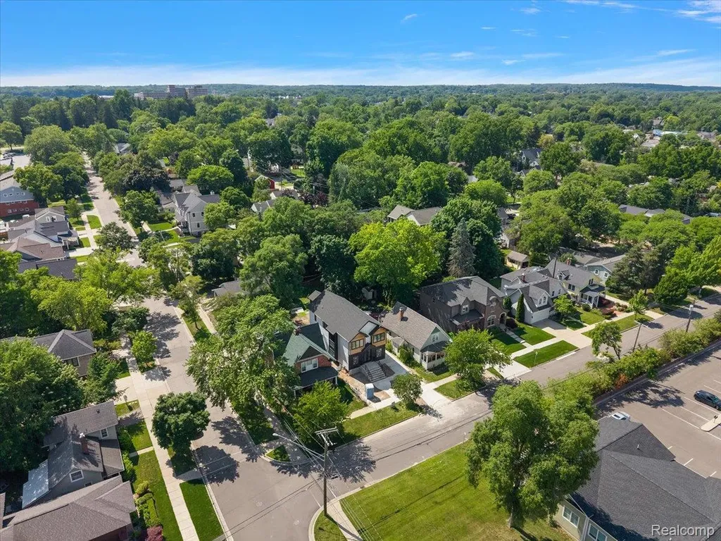 205 Pine Street Rochester City MI 48307