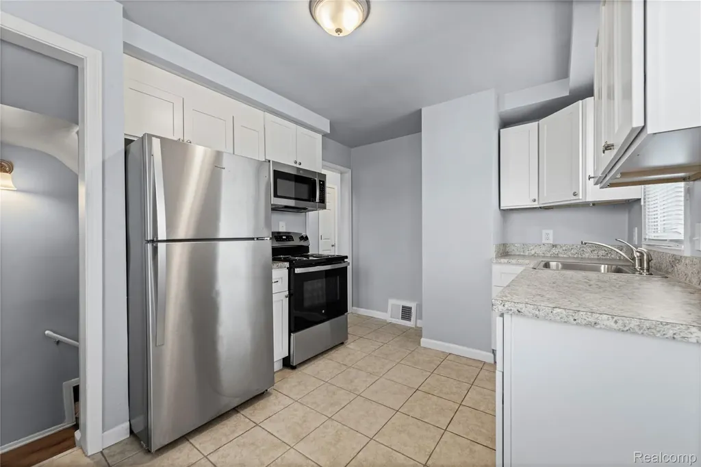14593 Superior Street Southgate City MI 48195