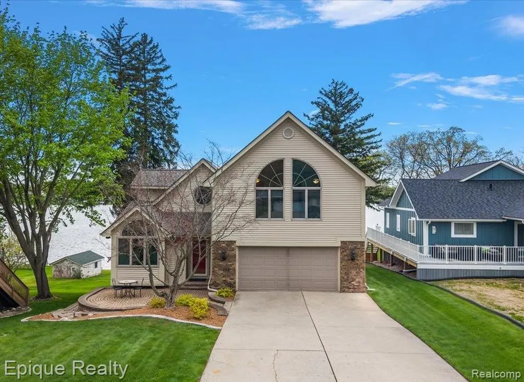 4521 Parnell Drive Waterford Charter Township MI 48346