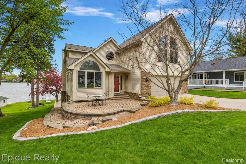 4521 Parnell Drive Waterford Charter Township MI 48346