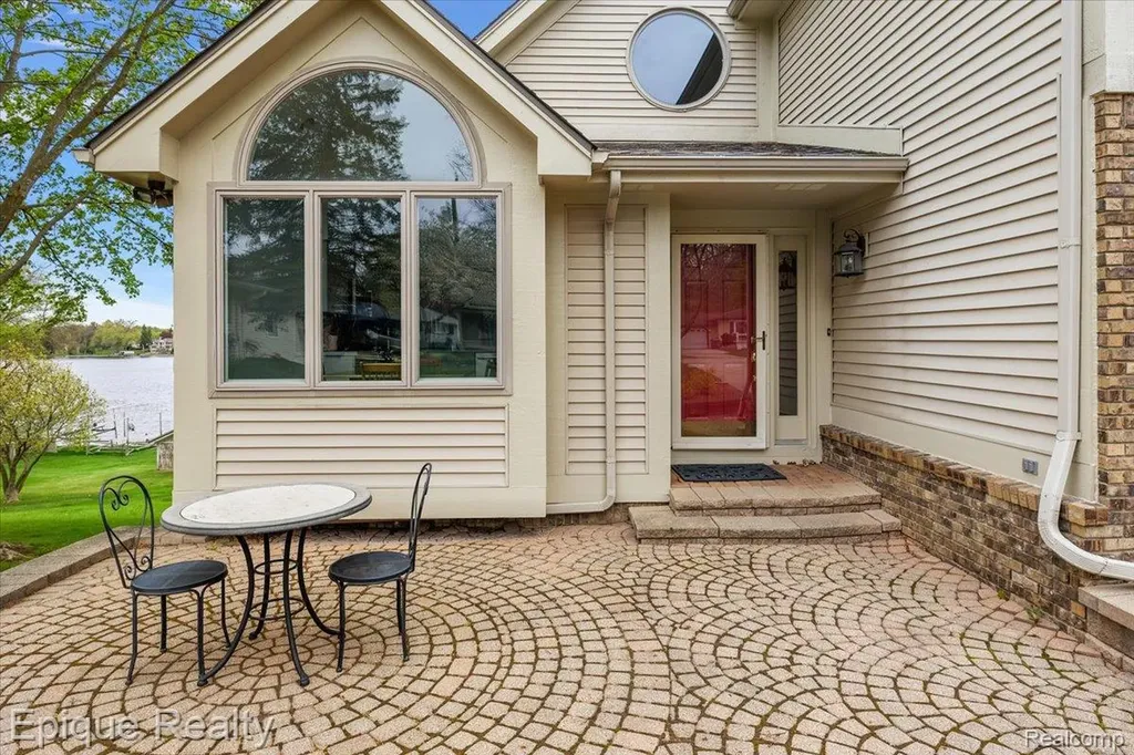 4521 Parnell Drive Waterford Charter Township MI 48346