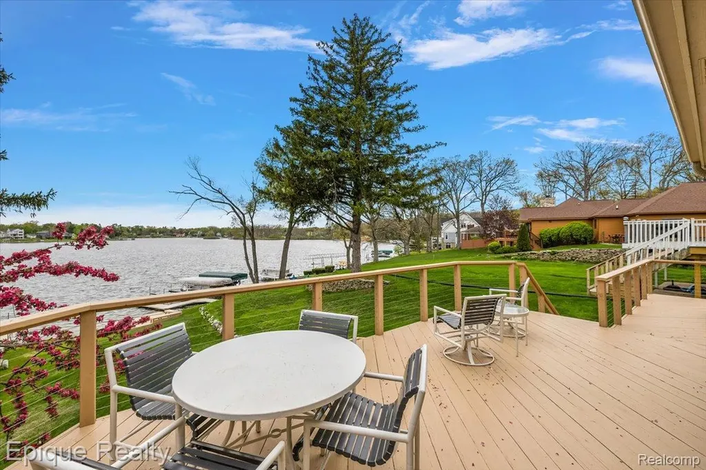 4521 Parnell Drive Waterford Charter Township MI 48346