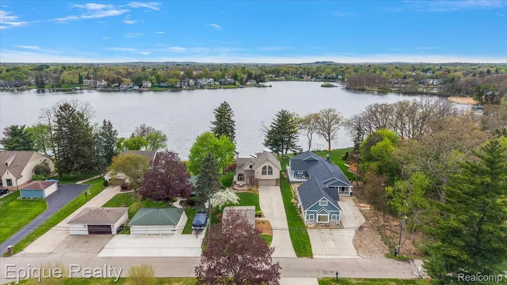 4521 Parnell Drive Waterford Charter Township MI 48346