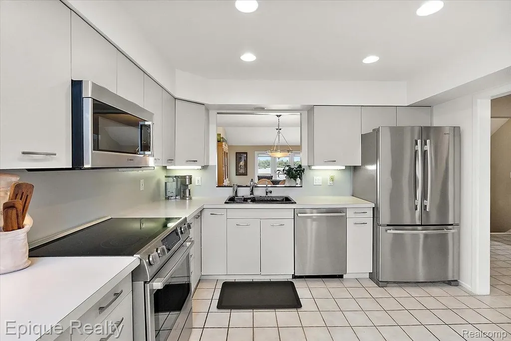 4521 Parnell Drive Waterford Charter Township MI 48346