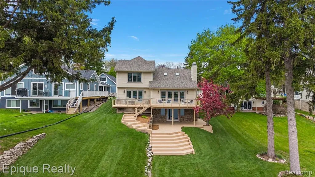 4521 Parnell Drive Waterford Charter Township MI 48346