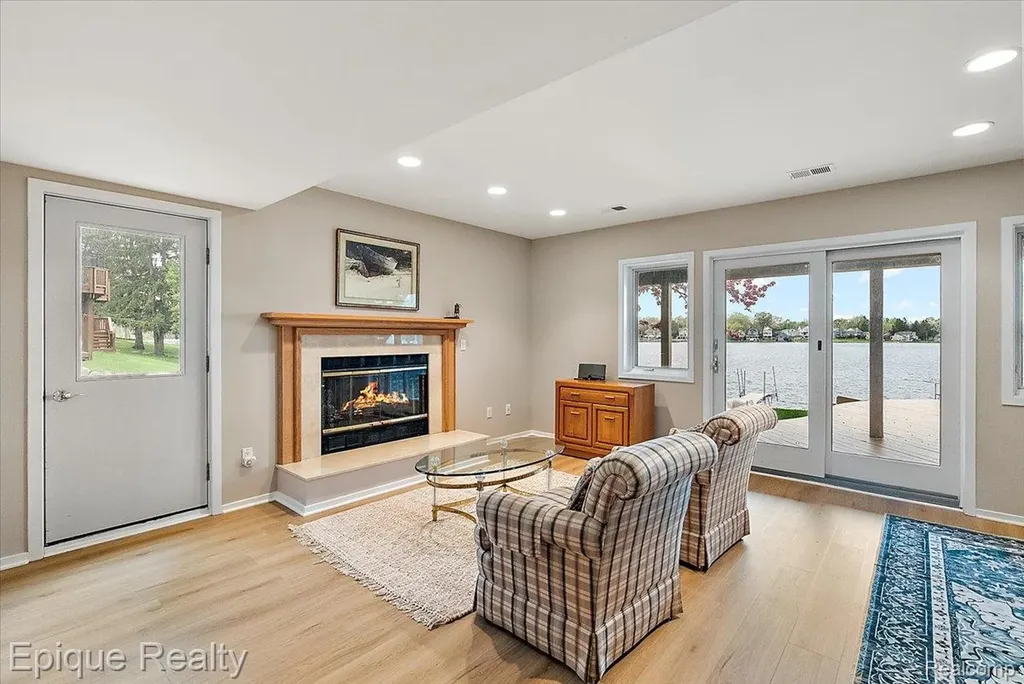 4521 Parnell Drive Waterford Charter Township MI 48346