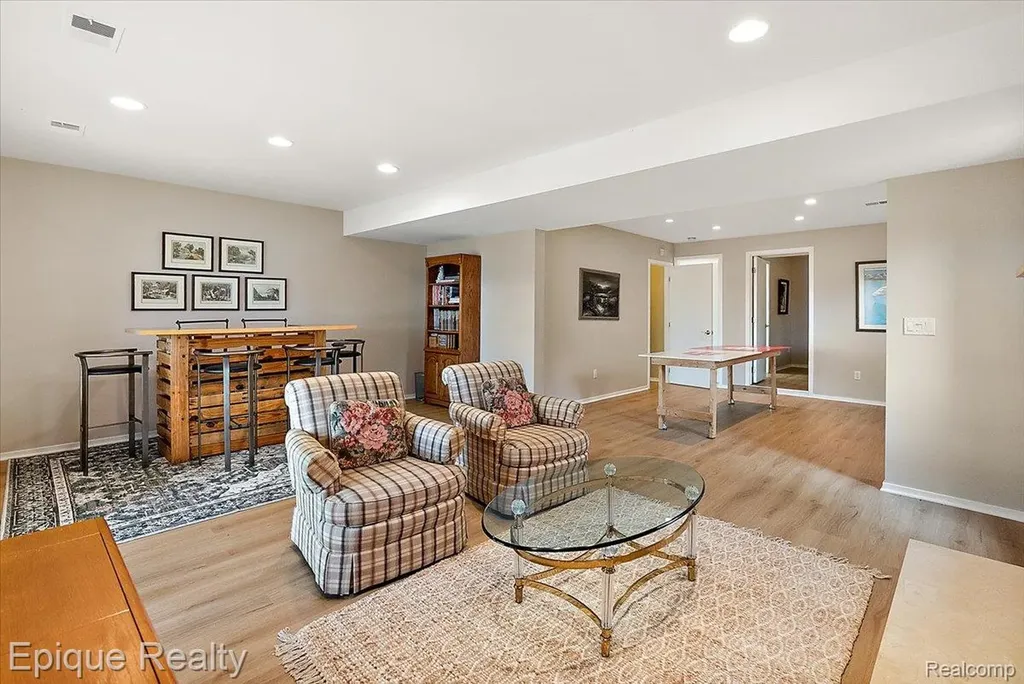 4521 Parnell Drive Waterford Charter Township MI 48346