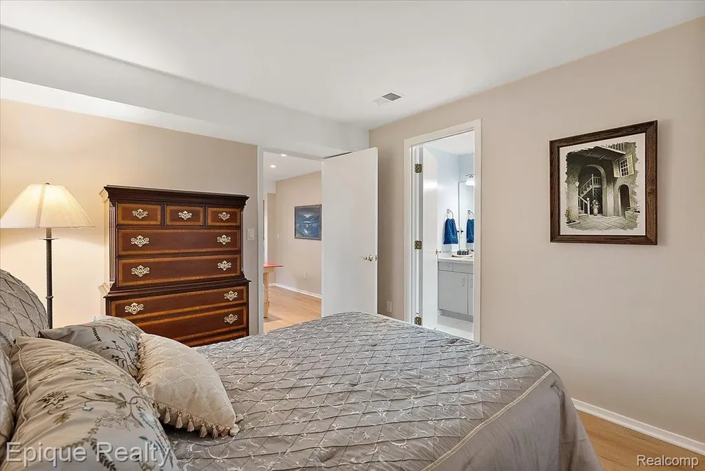 4521 Parnell Drive Waterford Charter Township MI 48346