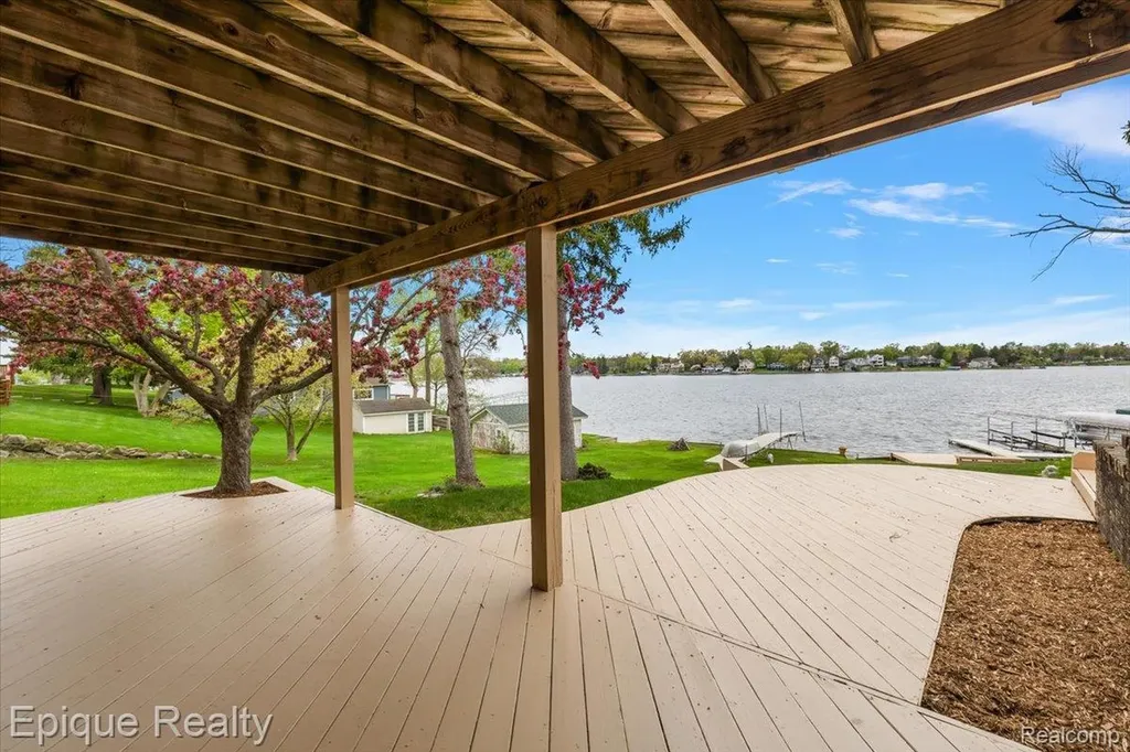 4521 Parnell Drive Waterford Charter Township MI 48346