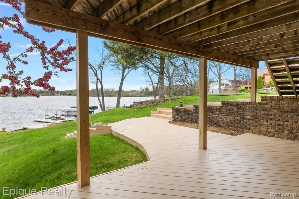 4521 Parnell Drive Waterford Charter Township MI 48346