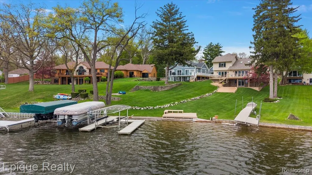 4521 Parnell Drive Waterford Charter Township MI 48346