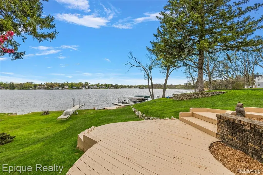 4521 Parnell Drive Waterford Charter Township MI 48346