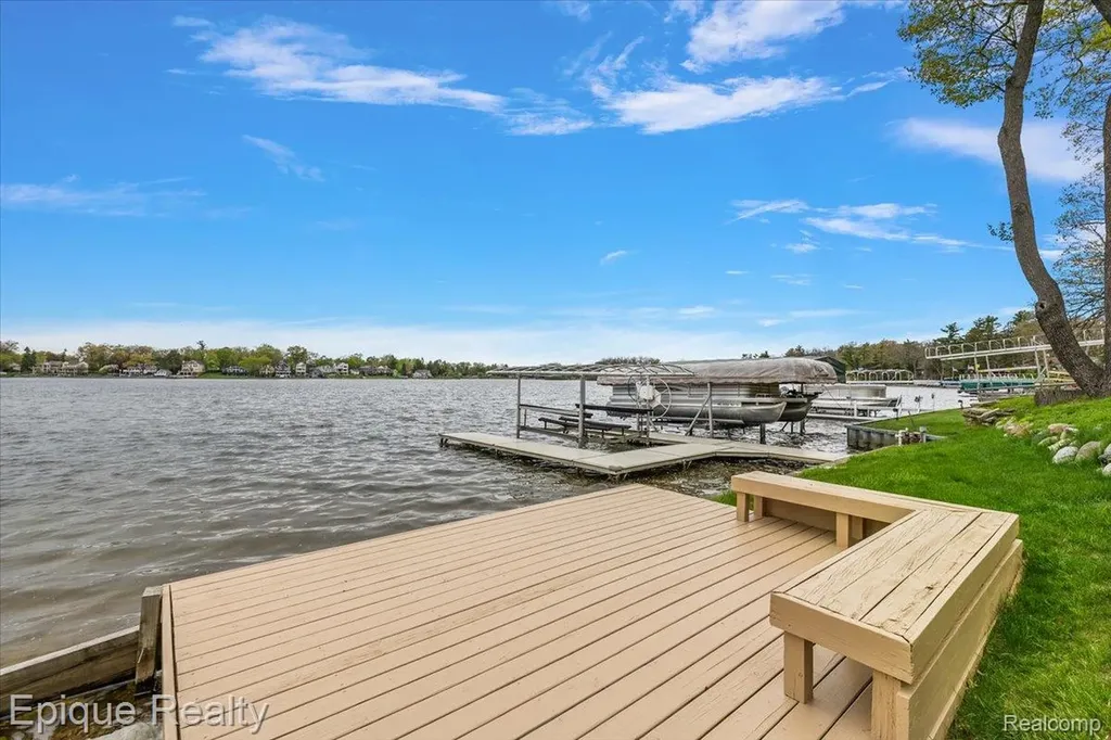 4521 Parnell Drive Waterford Charter Township MI 48346