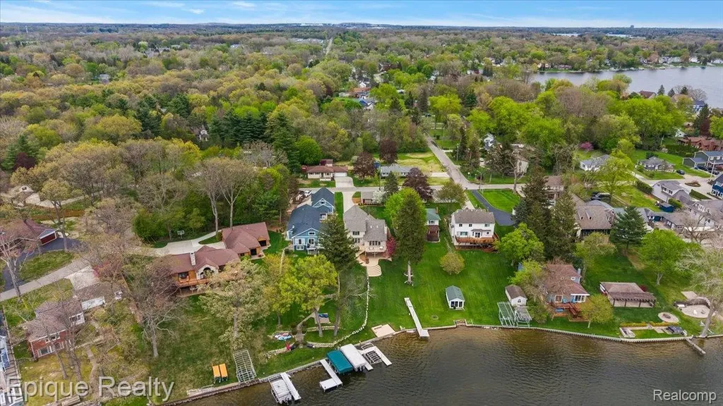 4521 Parnell Drive Waterford Charter Township MI 48346