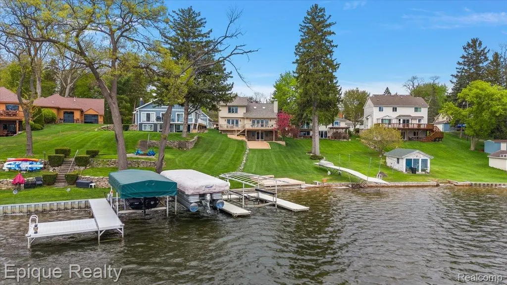 4521 Parnell Drive Waterford Charter Township MI 48346