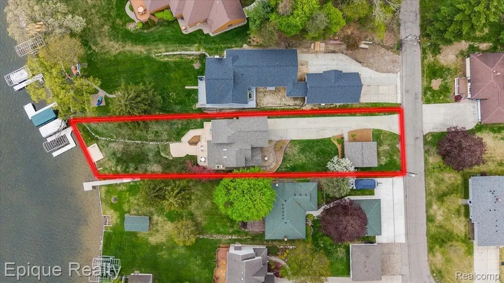 4521 Parnell Drive Waterford Charter Township MI 48346