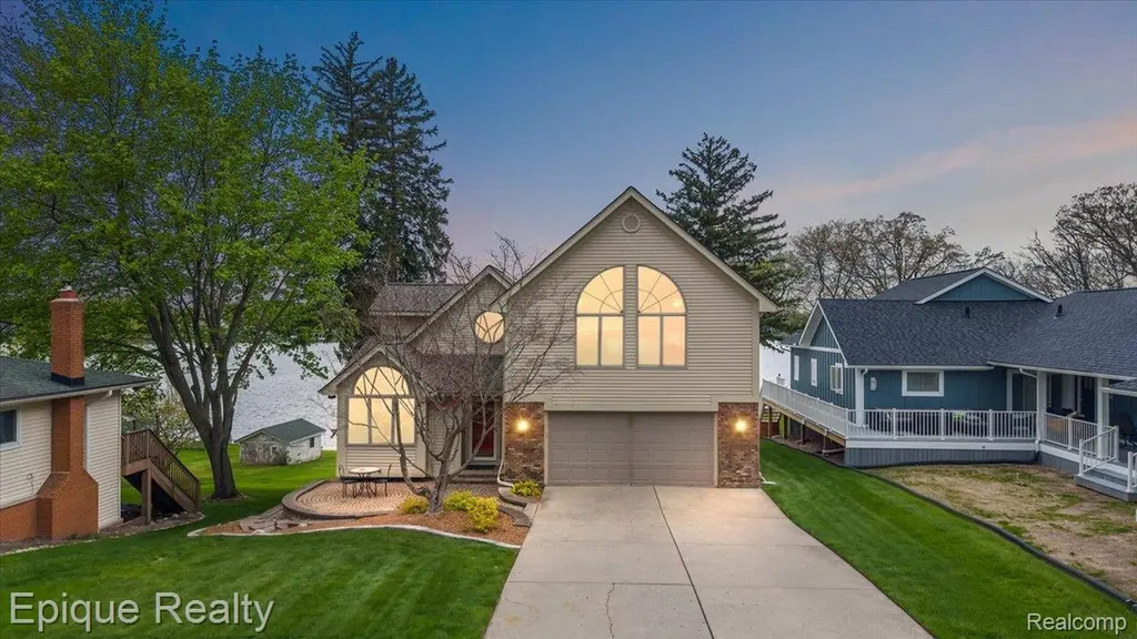 4521 Parnell Drive Waterford Charter Township MI 48346