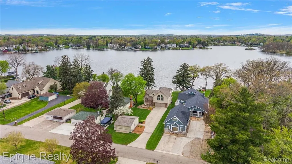 4521 Parnell Drive Waterford Charter Township MI 48346