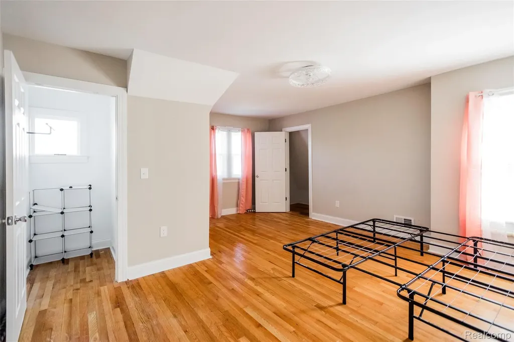 11164 E Outer Drive Detroit City MI 48224